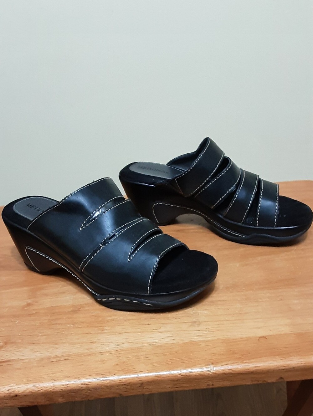 MERONA Slip On Wedge Size 6